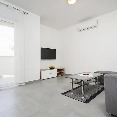 2 Bedroom Nice Apartment In Cizici * Čižići