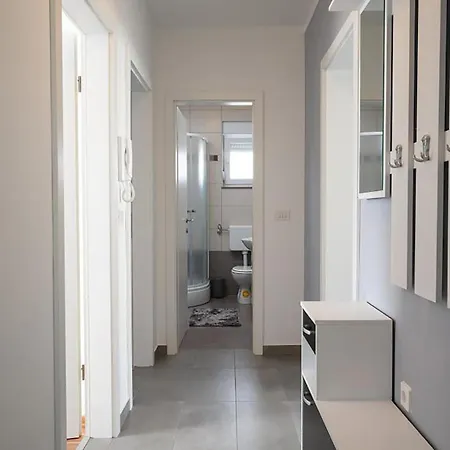 2 Bedroom Nice Apartment In Cizici