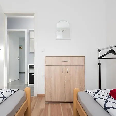 2 Bedroom Nice Apartment In Cizici *