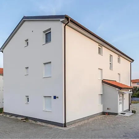 Cozy In With Wifi Appartamento Čižići