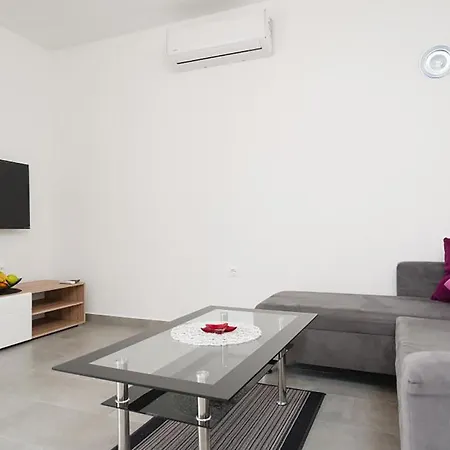 Appartamento Cozy In With Wifi Čižići