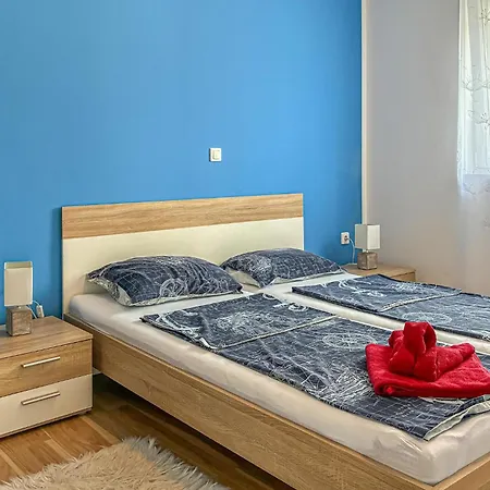 2 Bedroom In Apartment