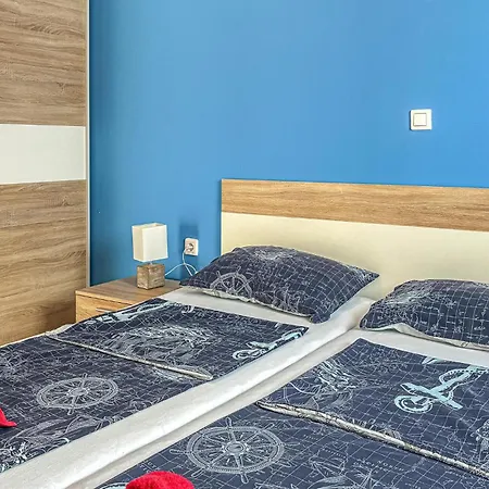 Apartment 2 Bedroom In *