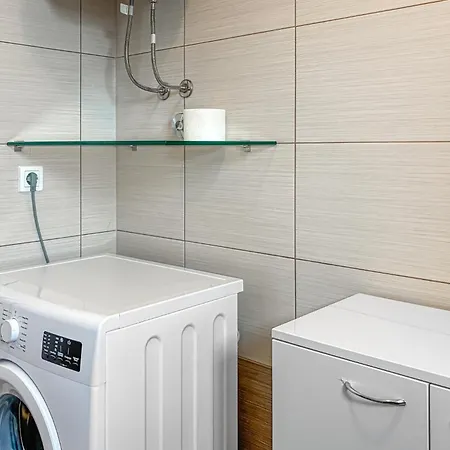 2 Bedroom In Apartment *